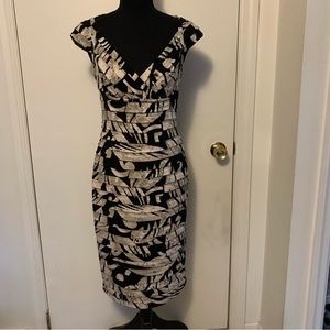 Adrianna Papell Dress Womens Size 8 Cream Print Bandage Bodycon V-Neck Cocktail